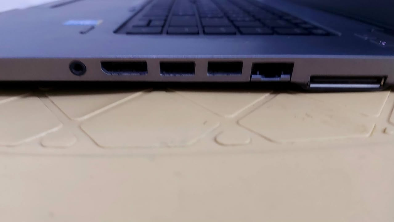 لابتوب مستعمل نظيف للبيع
لابتوب HP EliteBook 850 G1 نظيف جداً مستعمل وبسعر مناسب (للبيع)

​المواصفات:

​المعالج: Intel Core i5 (الجيل الرابع) - سريع للمهام اليومية والدراسة.

​الرام: 8 GB DDR3.

​الهارد: SSD 256 GB سريع جداً (الاقلاع بثواني).

​كرت الشاشة: يحتوي على كرتين؛ مدمج ومنفصل (AMD Radeon HD 8750M) يفيد للألعاب الخفيفة والتصميم.

​الشاشة: بحجم 15.6 بوصة مريحة جداً للعين مع كيبورد كامل.

​حالة الجهاز: [نظيف ومستعمل ، بطاريته تبقى أكثرمن٣ ساعات شحن اذا مفول شحن ].

السعر: [ 170 ألف  بيه مجال بسيط].

الموقع: [ في بغداد حي الجهاد]


**إذا كنت صاحب هذا الإعلان وتريد حذفه لأي سبب، رجاءا أرسل رسالة إلى الدعم الفني**