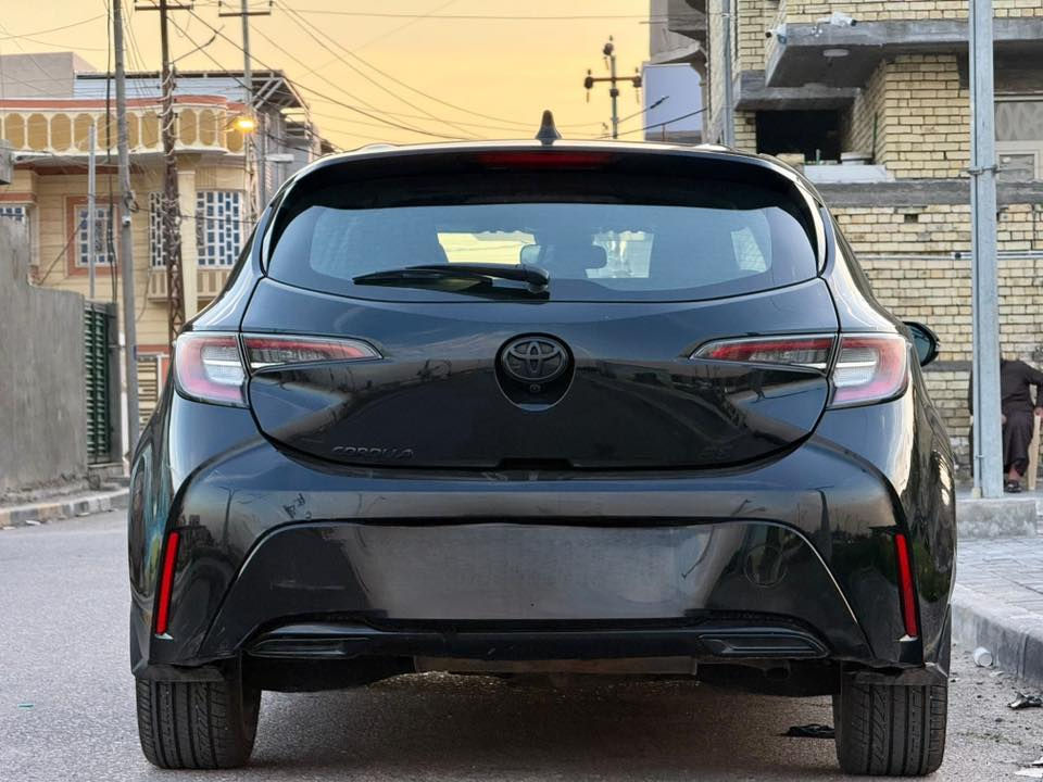 تويوتا كورولا هاتشباك SE – Top Black
المواصفات
 1.محرك بنزين رباعي الأسطوانات عالي الكفاءة
 2.ناقل حركة أوتوماتيكي CVT
 3.كير عشر نمر مع تحكم أوتو + عادي
 4.أوضاع قيادة: عادي / سبورت / ECO
 5.نظام Auto Hold
 6.نظام مانع الانزلاق TRC
 7.نظام الثبات الإلكتروني VSC
 8.نظام مانع الاصطدام الأمامي PCS
 9.نظام محدد المسار والتحذير LKA / LDA
 10.مثبت سرعة Cruise Control
 11.شاشة لمس تدعم Apple CarPlay
 12.نظام اتصال Bluetooth / USB
 13.كاميرا خلفية
 14.نظام مراقبة ضغط الإطارات TPMS
 15.وسائد هوائية متعددة
 16.مصابيح LED أمامية وخلفية
 17.جنوط ألمنيوم رياضية
 18.تشغيل ذكي وزر تشغيل
 19.تكييف أوتوماتيكي عالي الكفاءة
 20.تصميم داخلي وخارجي أسود بالكامل (Top Black)

معلومات السيارة
 •الفئة: SE
 •العداد: 10 نمر
 •اللون: أسود
 •الرقم: شمالي
 •الموقع: البصرة
 •الحالة: ممتازة وخالية من العيوب
 •حادث بسيط في أمريكا (قطعة واحدة)
 •مشمولة بإدامة عامة للمحرك
 •السعر: 140 ورقة
للاستفسار والشراء التواصل واتساب فقط
***********
