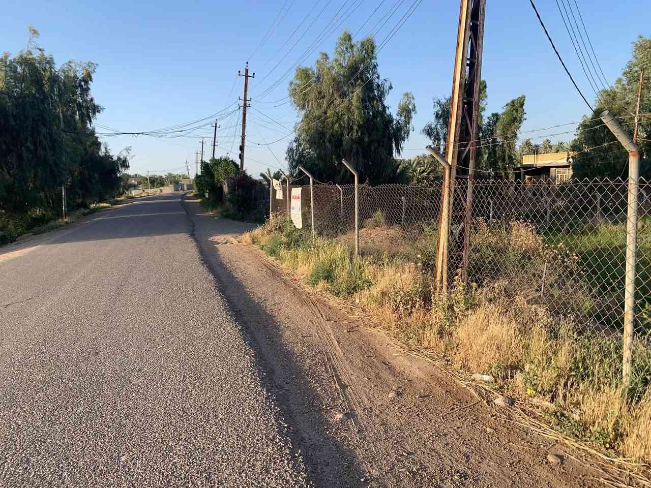 سلام عليكم دوانم لبيع طابو صرف وجهن عله شارع متوفره كافيت الخدمات تبليط ماء كهرباء  الهاتف ***********
