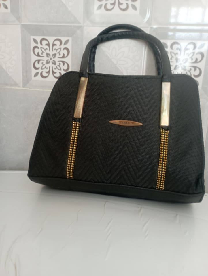 بنات عندي جنط امزون جدد على 3 وعلى4 الالف فقط عندي مجموعة هواي


**إذا كنت صاحب هذا الإعلان وتريد حذفه لأي سبب، رجاءا أرسل رسالة إلى الدعم الفني**