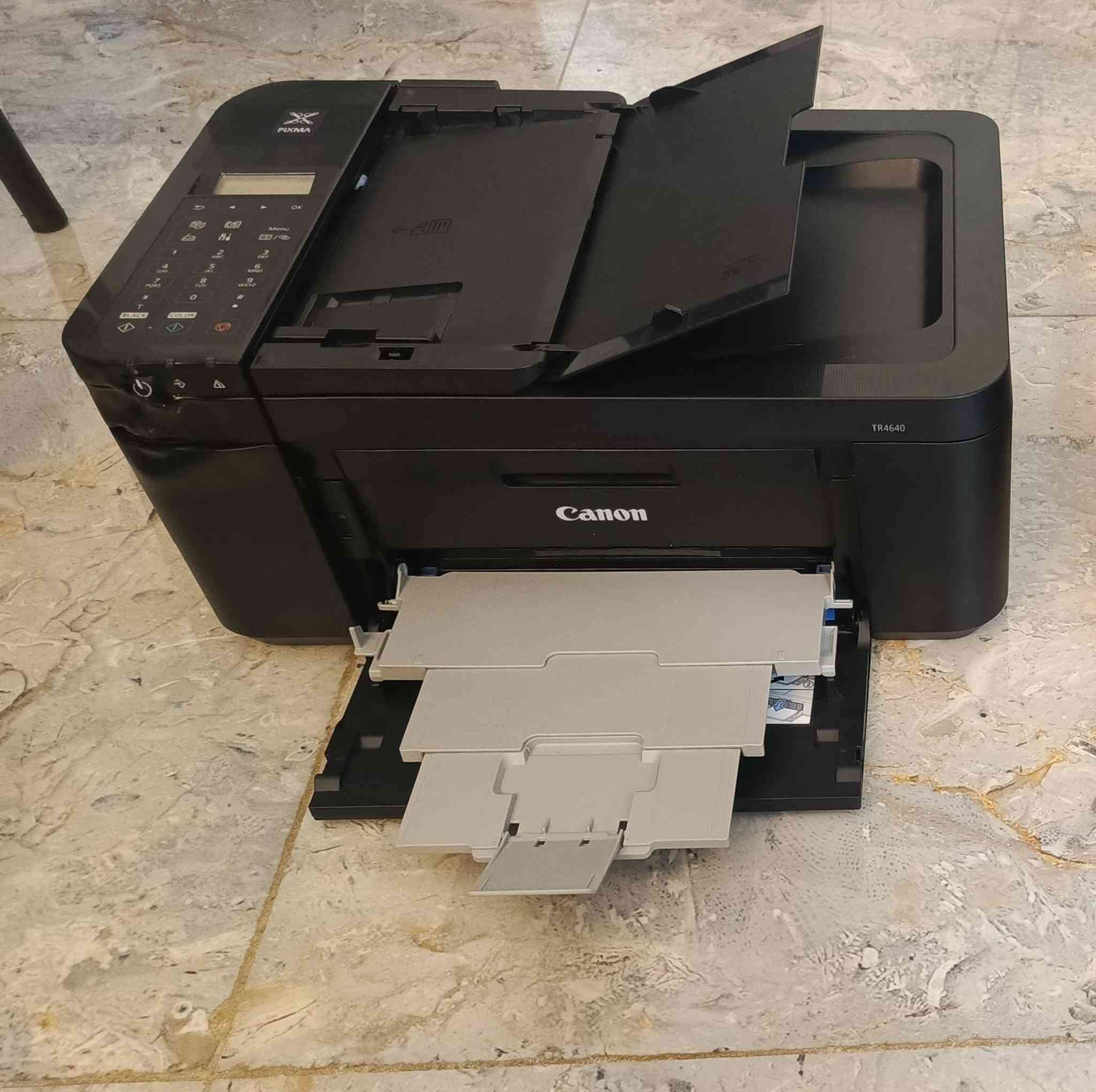 طابعة Canon pixma TR4640 طبع واستساخ وسكنر وجهين جديدة ساحبة 100 ورقة حاليا عاطلة دكمة التشغيل مايعة من الصوبة 
*********** بغداد
