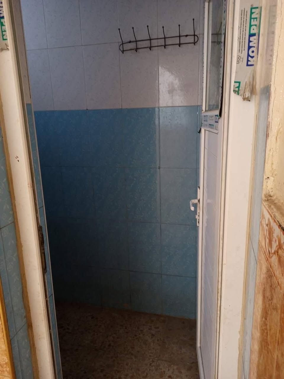 بيت للإيجار  ١٠٠ متر على شارع ١٥ 
الموقع حي الفرات شارع الرسول الاعظم خدمات كامله قريب على شارع الصب يحتوي على ستقبال و مطبخ و صاله وغرفه نوم (مال عائله صغيره ) سعر الإيجار بلخاص للتواصل عل الخاص او عل الرقم *********** متواجد خاص واتساب
