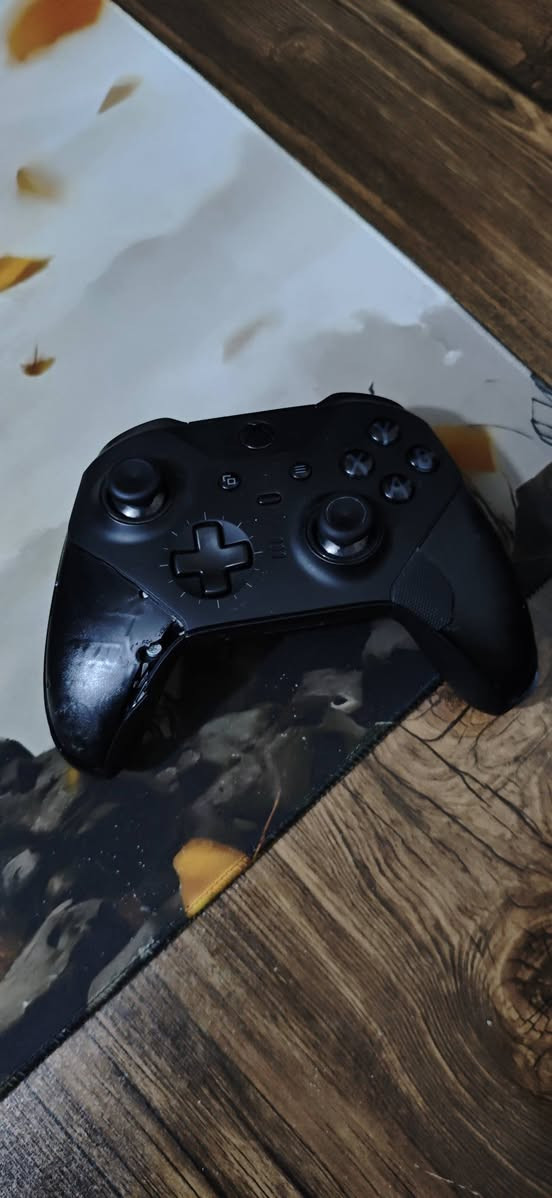 سلام عليكم شباب جوستك اكس بوكس اليت 2 
شغالة بس كفر من يم لزمة تعبانة فقط سعرهة 75 الف 
تواصل واتس اب ***********
