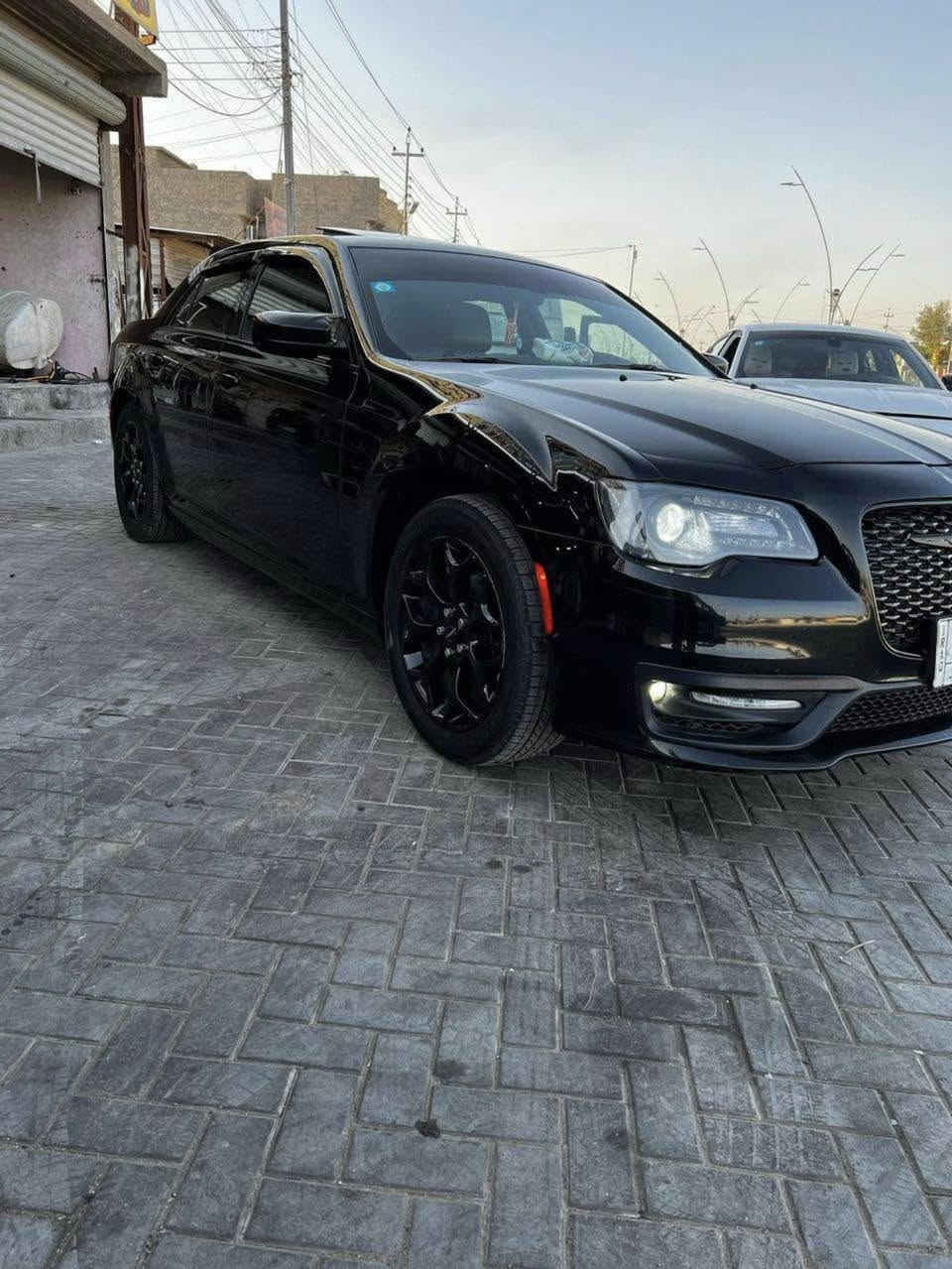 سلام عليكم للبيع او للمراوس 
السعر  ((   168   )) 
كرايسلر اوباما S300 فول مواصفات 
2017 معلايه 2020 فور ويل ملغي 
رقم بصره الرقم الجديد 
صبغ ٥ قطعه قماره تكم كفاله حوض خلفي كفاله 
شاصي امامي ايسر سحب بدون صبغ بدون معجون 
سونار موجود هزه صاعد بعد ٣ اشهر تخلص يعني 
كبل تحول تروح للمرور تروج معامله 
محرك ٣٦٠٠     6 سلندر 
حداده تخم تاير دواخل كامله شغل وطلع 
مكاني البصره الهارثه السعر  ((  ١٦٨  ))
***********
