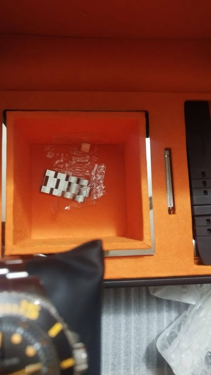 لهل لمحلات او لمزادات للبيع ساعات تقريباً15 قطعه  اج ماير كاسر لمواج  لبرتقاليه بيهن 3 قطع  وسيمير بيهن اوتوماتيك  وبيهن كوارتز بيهن جديد  و مستخدم وبيهن متكررات  شرط لا مصلح ولا ابدل اي شي كولهن بلادي تفاصيل اكثر خاص يوجد توصيل لجميع المحافظات


**إذا كنت صاحب هذا الإعلان وتريد حذفه لأي سبب، رجاءا أرسل رسالة إلى الدعم الفني**