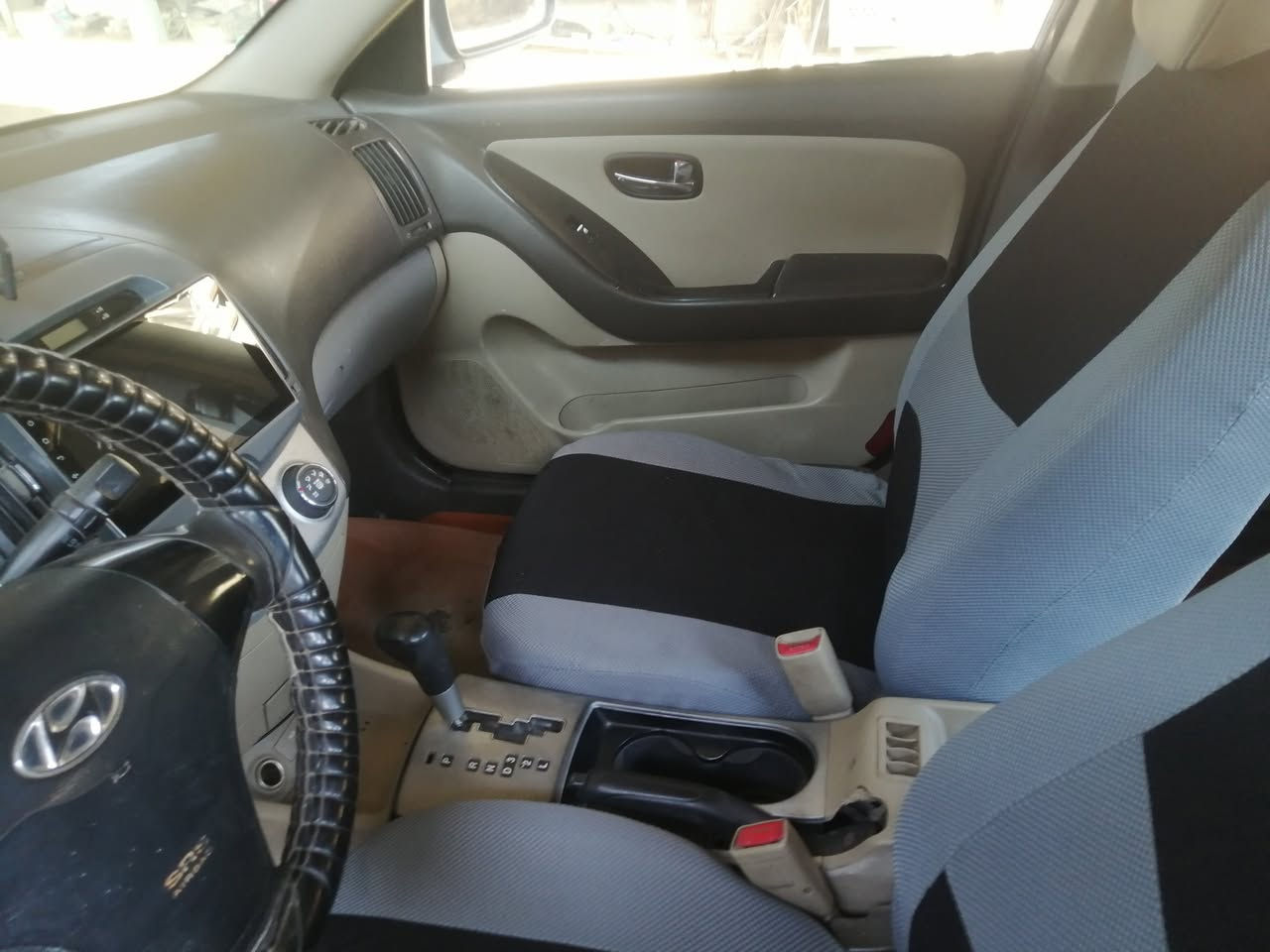 السلام عليكم
ألنترا 2009 خليجي 

السيارة جاهزة وأي نقص مابيها 
محرك 1600
السعر 90 
وأي أستفسار آني حاضر 

***********
