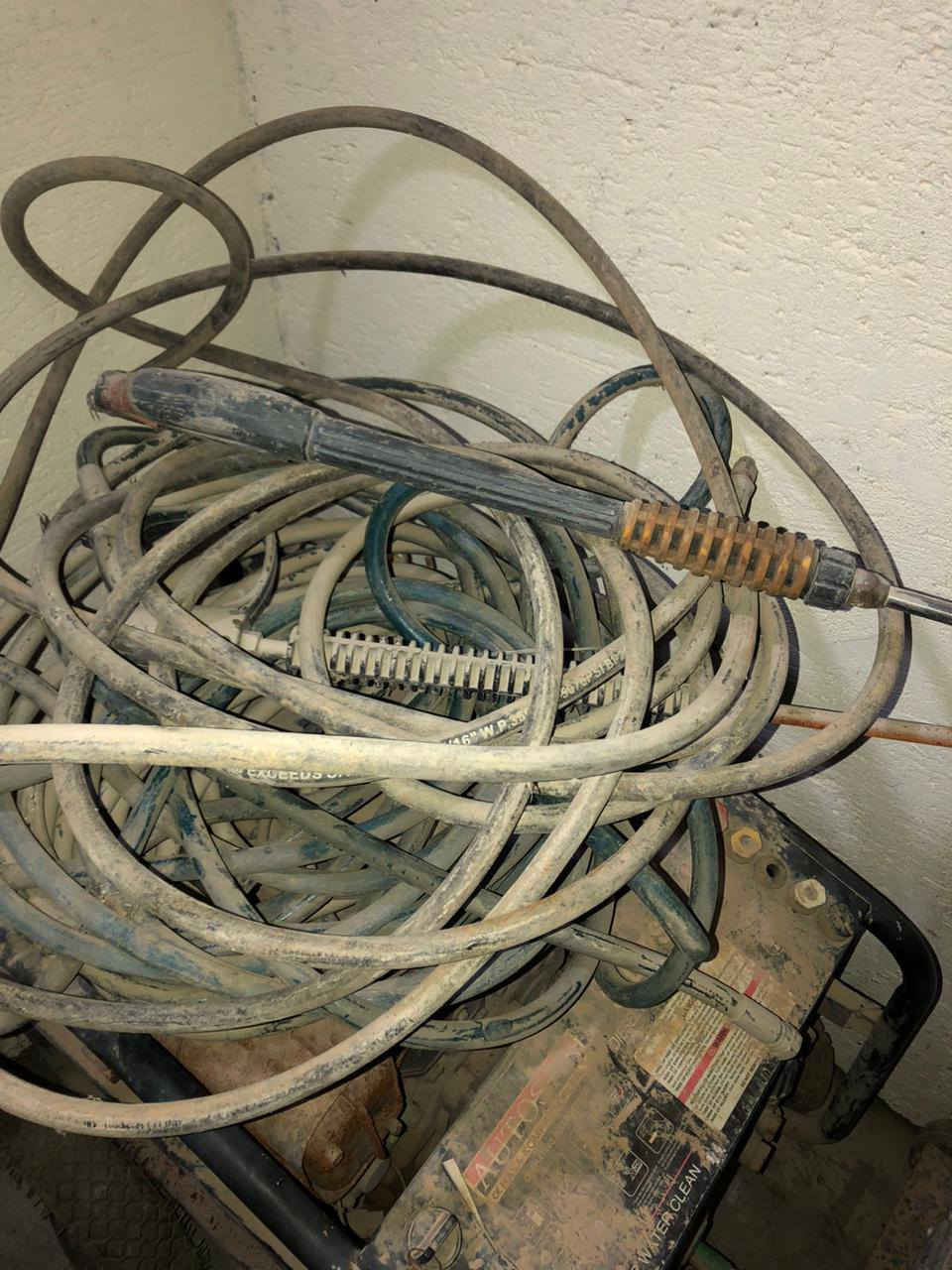 غراض غسل
مستخدمة شهر تقريبا
ومتروكات صارلهن فترة 

ماطور ماء كاز 

السعر ٧٥٠ 

ماطور ماء كهربائي 

السعر ٥٥٠ 

الأسعار بيهن مجال حك الجية 

عنواني ديالى بعقوبة ***********
