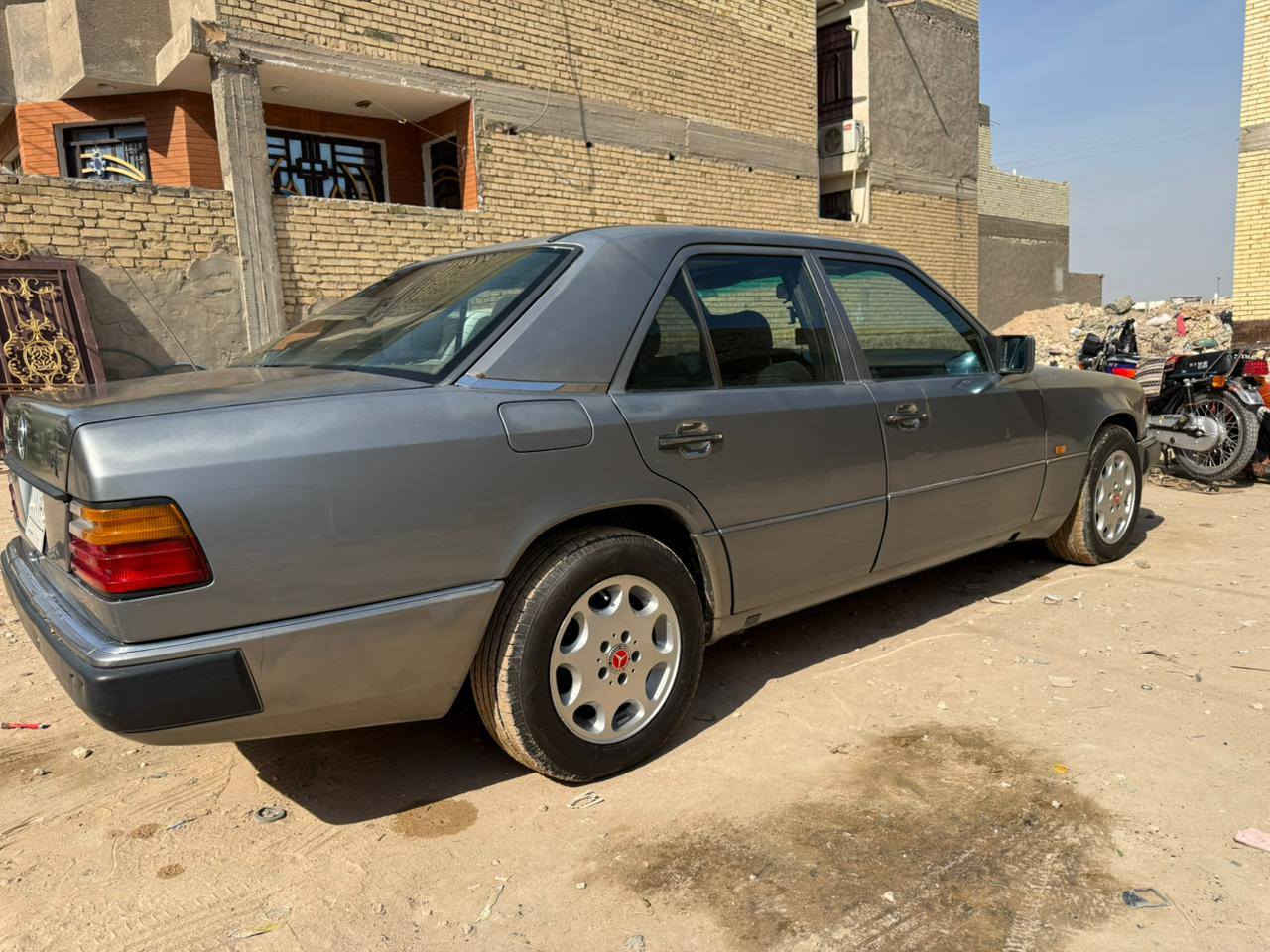 مرسيدس دب مديل 1990 اصل
⭐سنويه لل27 
⭐ما بيها قطره صبغ 🚩🚩🚩
⭐داخل مخمل 
⭐تبريد ثلج ❄
⭐قواعد دبلات بلاد 
⭐تخم تاير جديد 
⭐تخم ويل تفاحه بلاد 
⭐سنتر لك ريموت شغال 
⭐مكينه جديده بلاد قبق اسود 
⭐حداديه كفاله عامه 
⭐اريل كهربائي 
⭐ما بيها قطره خياس 
⭐بدون اي ضرر 
⭐بدون اي صبغ 
⭐دبل مروحه 
⭐سنويه بعدهي ما صاقطه لل 27 
⭐رقمها بغداد مشروع وطني 
⭐غرفتها جديده جديده 
⭐ مكاني كربلاء 
 
لمعرفت السعر وباقي التفاصيل اتصل على الرقم 
***********.... ***********
