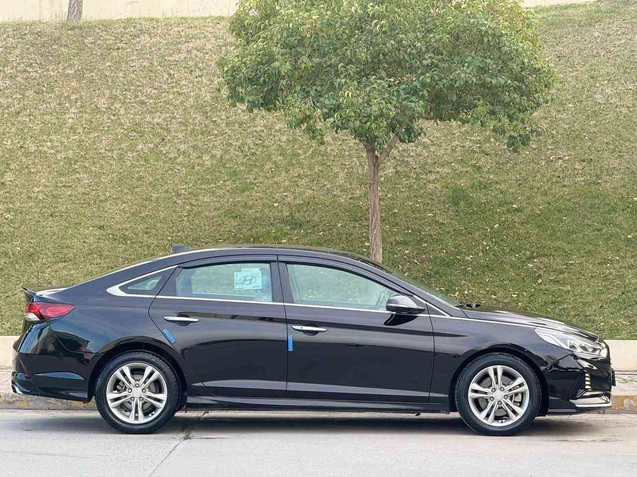 hyundai  sonata 2018

هۆندای سۆناتا مۆدێل  ٢٠١٨ 

فوول فول مواسەفات بەس سڵاید نییە 

مواسەفات : 
ناو سپی 
بەسمە 
درگا بەسمە 
برێک بەسمە 
ڕادار 
ڕاداری خەتی جادە 
ڕاداری ئاوێنە ناوچەی کوێر 
سوکان ڤۆلیۆم 
تەحدید سورعە 
شاشە گەورە 
ئەپڵ کار پلەی 
کامێرا 
حاسە 
کوشن کارەبا 
کوشن هیتەر 
ئۆتۆ هۆڵد 
٣ مۆدی لێ خوڕین ( ئیکۆ - نۆرماڵ - سپۆرت ) 
لایت لید و زینۆن و ئۆتۆ 

زۆر مواسەفاتی تر 

سەنەوی و ڕەقەی تازەیە تا ٢٠٣١ 
بە ناوی خۆمانەوەیە تەحویل و وەکالەت بە شەرت 
سەیارەکە زۆر تازەیە تەنها ١١٥ هەزار ڕۆشتووە 
مەکینەی نەکراوەتەوە بە شەرت 
مەکینە ٢.٤ دوش GDI مەرغوب 
بەس بۆنیدی بۆیاخە بێ ناوگرتن بە شەرت 
شانسی و بەتانە و سەرە دەبڵ بە شەرت 

نرخ : 135$ و معامەلەیەکی برایانە 

📞 0772 531 4474 
==============================

hyundai  sonata  2018  

هونداي سوناتا   
موديل ٢٠١٨
ماشي ١١٥
سنوي رقم هزة جديدة  ٢٠٣١
سيارة بي اسمي  بشرت تحويل وكالة نفس اليوم
سيارة بس بونت صبغ بدون دواخل 
محرك ٢٤
گير محرك بشرت  مامفتوح

فول مواصفات ما عدا فتحة
بةسمة 
رادار امامي
مرايات رادار 
خت شارع
كشن كهربا
كشن تدفية
تحكمات ستيرن
شاشة 
كاميرا
كار پلي
اوتو هولد 
سايد بريك بسمة
لايد ليد + زينون
بعد هواية مواصفات

مكان سيارة داخل سليمانية

📞 0772 531 4474 السليمانية, العراق
