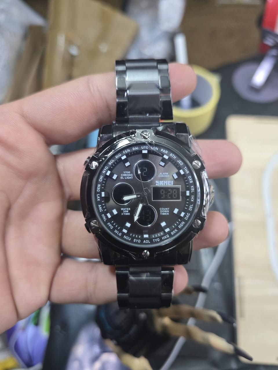 ساعة رجالية من ماركة SKMEI، وتحديداً الموديل 1389. تتميز هذه الساعة بتصميم رياضي وعصري يجمع بين العرض التناظري (العقارب) والرقمي.  اطوني سعر وبالعافيه عليكم


**إذا كنت صاحب هذا الإعلان وتريد حذفه لأي سبب، رجاءا أرسل رسالة إلى الدعم الفني**