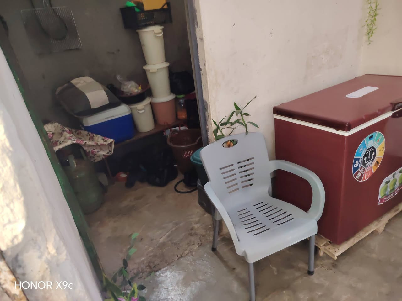 السلام عليكم #البيت لل بيع
المساحه 250

غرفتين2

و مطبخ

و مخزن

و صاله

البيت جاهز ل سكن

السعر 18وبي مجال 
العنوان الحي العسكري الأول قرب برج الشهيد علي عيد

استفسار انتصل *********** و تدلل
