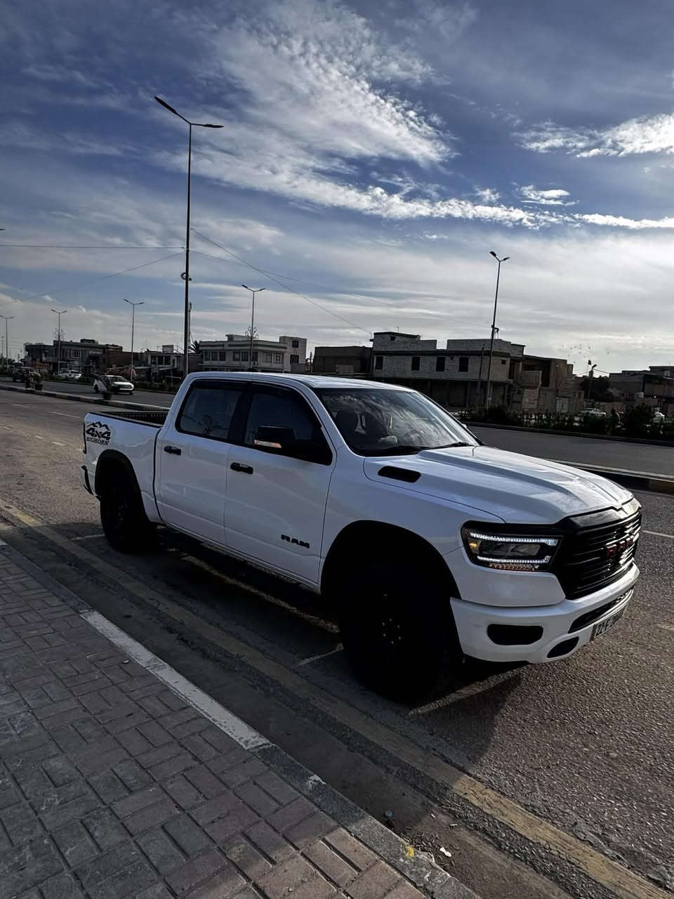 السلام عليكم
رام بك هورن 2022 باب طويل بدي قصير
رقم اربيل تحويل او وكالة
محرك V6 تنفس طبيعي كفالة 
سيارة جدا نظيفة ومكفولة من كير محرك حدادية واي نقص 
ماشية 50
حادث سيارة بسيط بدون دواخل بدون ايرباك 
موصفات سيارة فول عدى الفتحة 
مكان سيارة كربلاء 

***********
