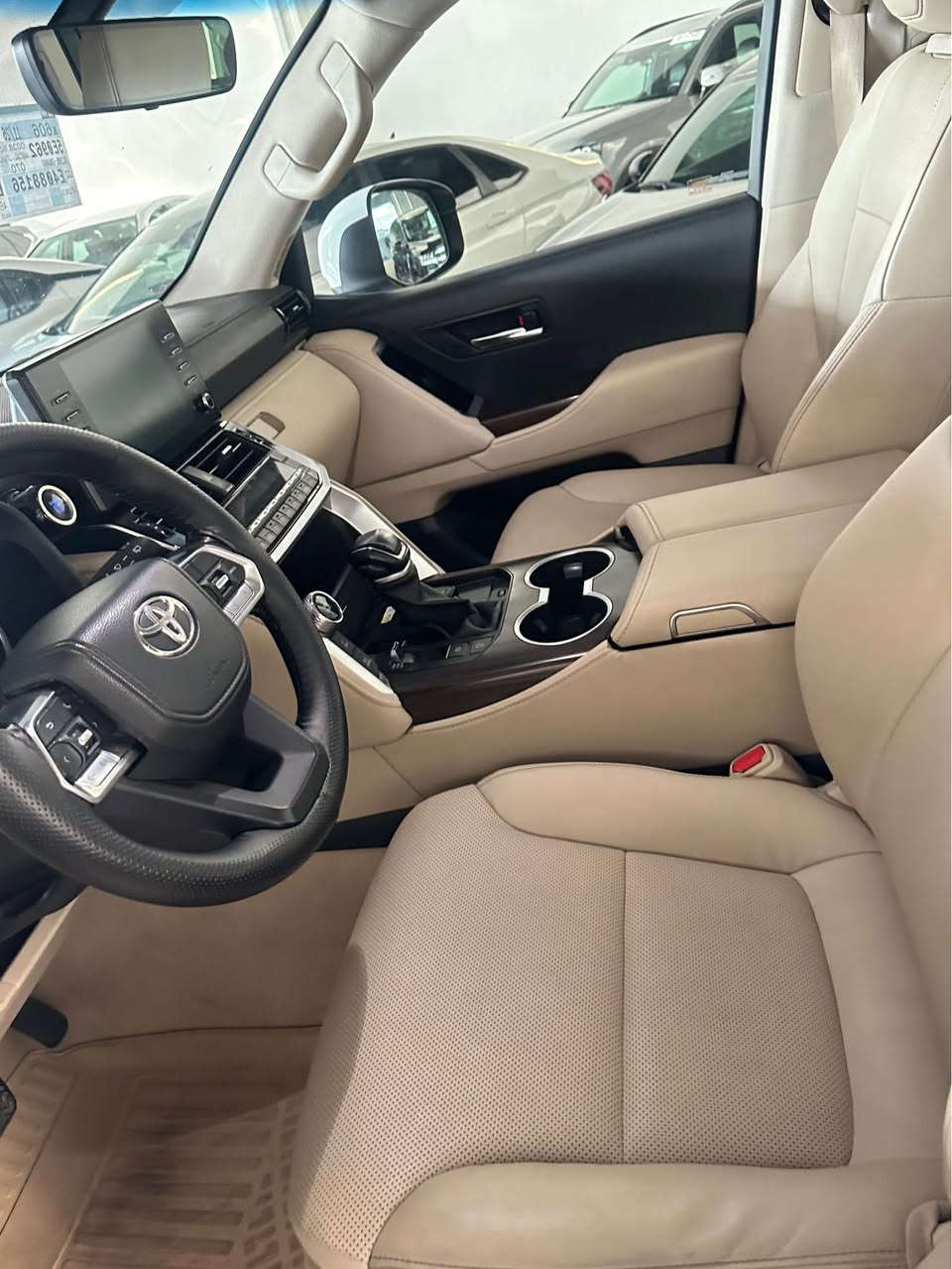 LAND CRUISER
سياره كه موديل 2022مواصفات فووله (GXR)شركه سازه رقم هه لبجه يه تحويل يش دبيت بؤ هه وليروسليماني به شه رت هيج ي پي وه نيه سبوغ تحديل بارجه كرانه وه هه مووي به شرت 
ماوه ي رويشتن حقيقي ٣٩/٠٠٠ هه زار رويشتووه سعر كه ي 635$ ورقه 
ره قم موبايل واتساب
كورك ***********
اسيا*********** أربيل, العراق
