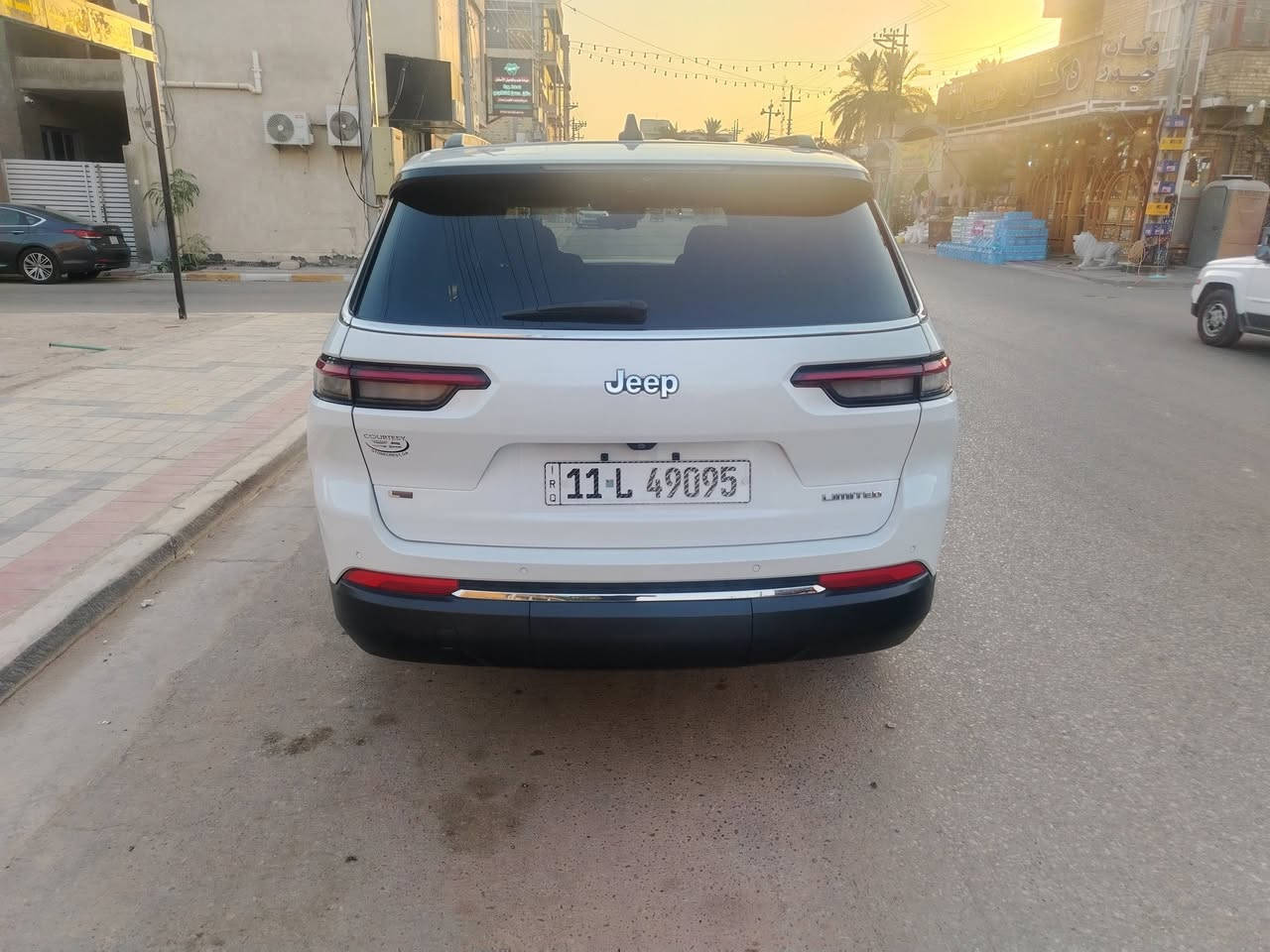 جيب موديل 23 سياره فول مواصفات ميحتاج اذكرمواصفاته 7 راكب ماشيه 45 حادثها جاملغ وبنيد  مراوس حسب القناعه السعر 310 السياره موجوده بالعماره ***********

