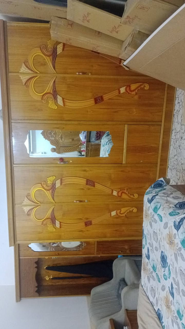 سلام عليكم غرفه اللبيع نجاره عراقيه نضيفه تجي تكلب وشوف بعينك عجبتك بل عافيه سعره ٦٥ بيه مالج هاذا رقم تليفوني ***********واتساب بيه مفتوح مكاني كوفه شارع المطار القديم
