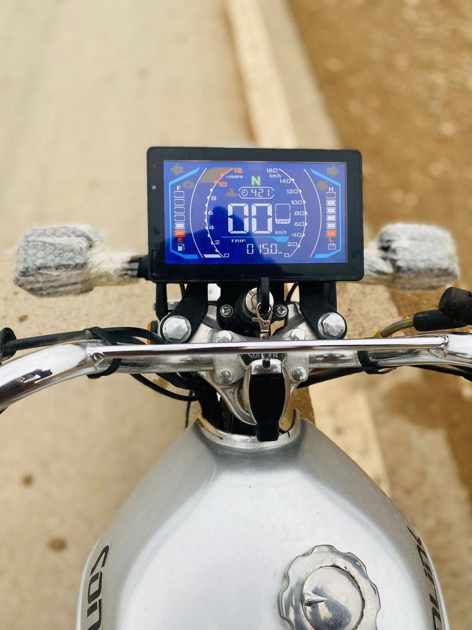 ياالله
سلام عليكم شباب دراجه سيفان للبيع  

لون سلفر 

درجة خير من الله شلعه معدل 

شرط طك فلين
جيب بانزين بيدك وتعال 

موديل 25محرك 200 cc

سعرهه775وبيهه مجال للطيبين هه***********

مكاني ديالى ناحيه السلام . قريت  (  اصريوات)📍📍

والي مايعرف بسعارهن ﻼ يكسر بحلال العالم 

نورنه بكلمه مثل وجهك الطيب
