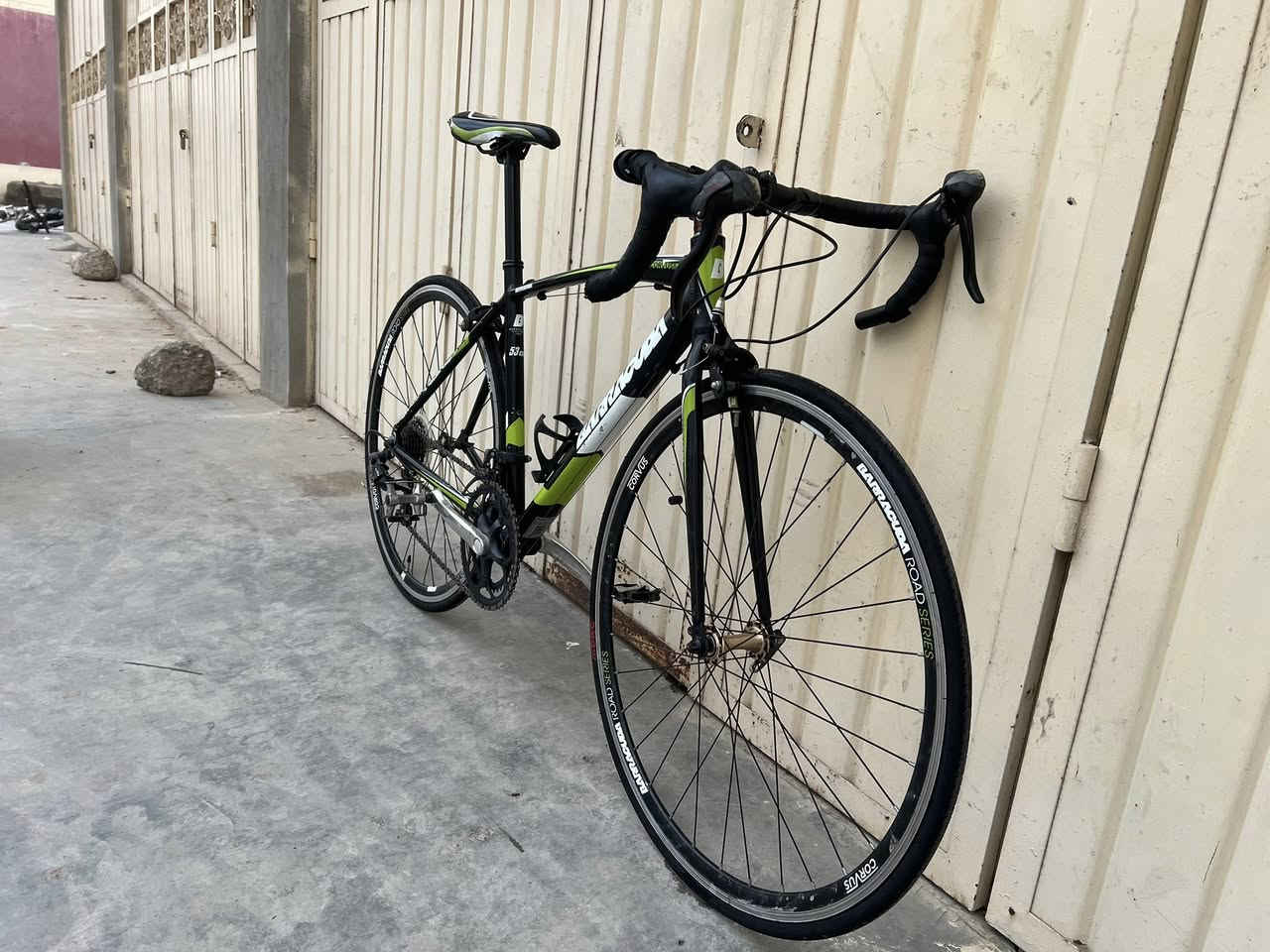 باسکیل سیباقی 
c700
فریم ٥٣cm 
المنیوم  جسمی 
مارکەی BARRACUDA 
بریتانی 
٧-٢ گیرەکانی 
دەسک گیرەکانی کلاجن 
 سعر٢٧٥ هەزارە 
گەیاندن بەردەستە
بۆ داواکرند *********** واتئاپی لەسەرە 
***********
