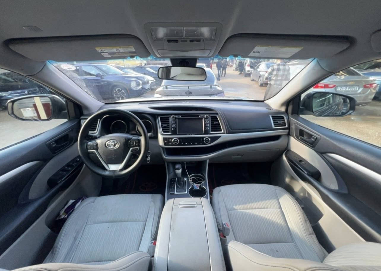 السلام عليكم
تويوتا هايلندر 
موديل 2019
موصفات :- LE
ماشي 118 الف ميل
سبعة 7 راكب 
تبريد  مركزية
محرك6سلندر
كير محرك شرط
صبغ : جملغ امامي صبغ 
سنوية جديدة 
تحويل مباشرة 
سعر 210 ورقة و مجال بسيط
العنوان  عقرة 
رقم تلفون و واتساب ☎️
***********
