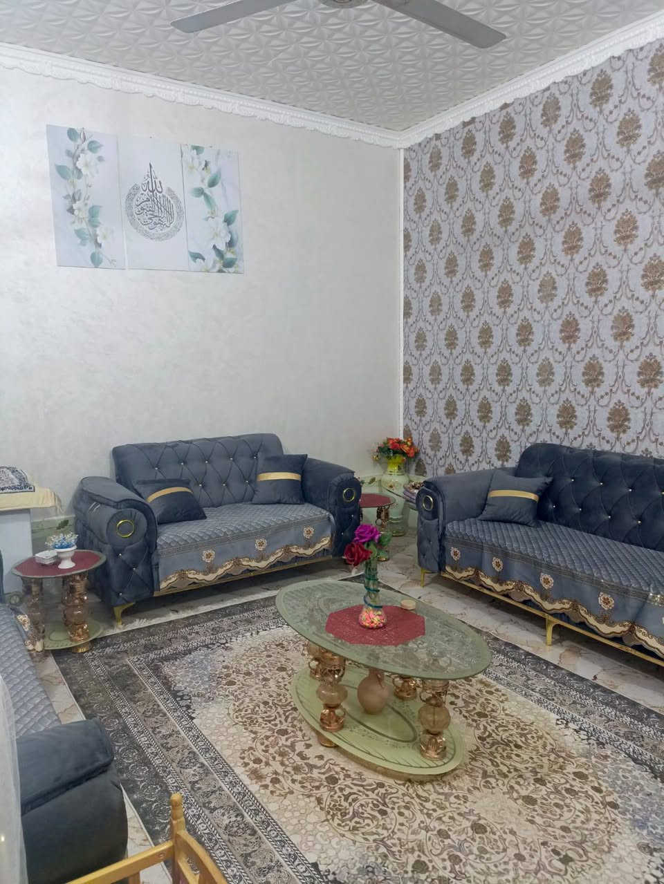 نص بيت خلفي ١٠٠ م بالمدينه للبيع كلش مرتب يتكون من (ديوانيه وغرفة وصاله ومطبخ وصحيات عرض المدخل متر ونص) اليحب يشتري يتصل على الرقم ***********
