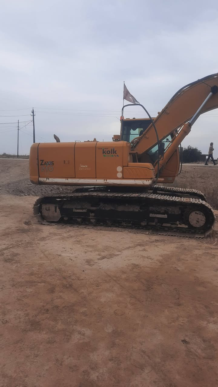 السلام عليكم حفاره زت ثري البيع موديل 2008 حفاره حجم 210 يالزي زجيل 70 رقم والسنوية الاربيل سعرة خاص رقم الهاتف *********** مكان واسط
