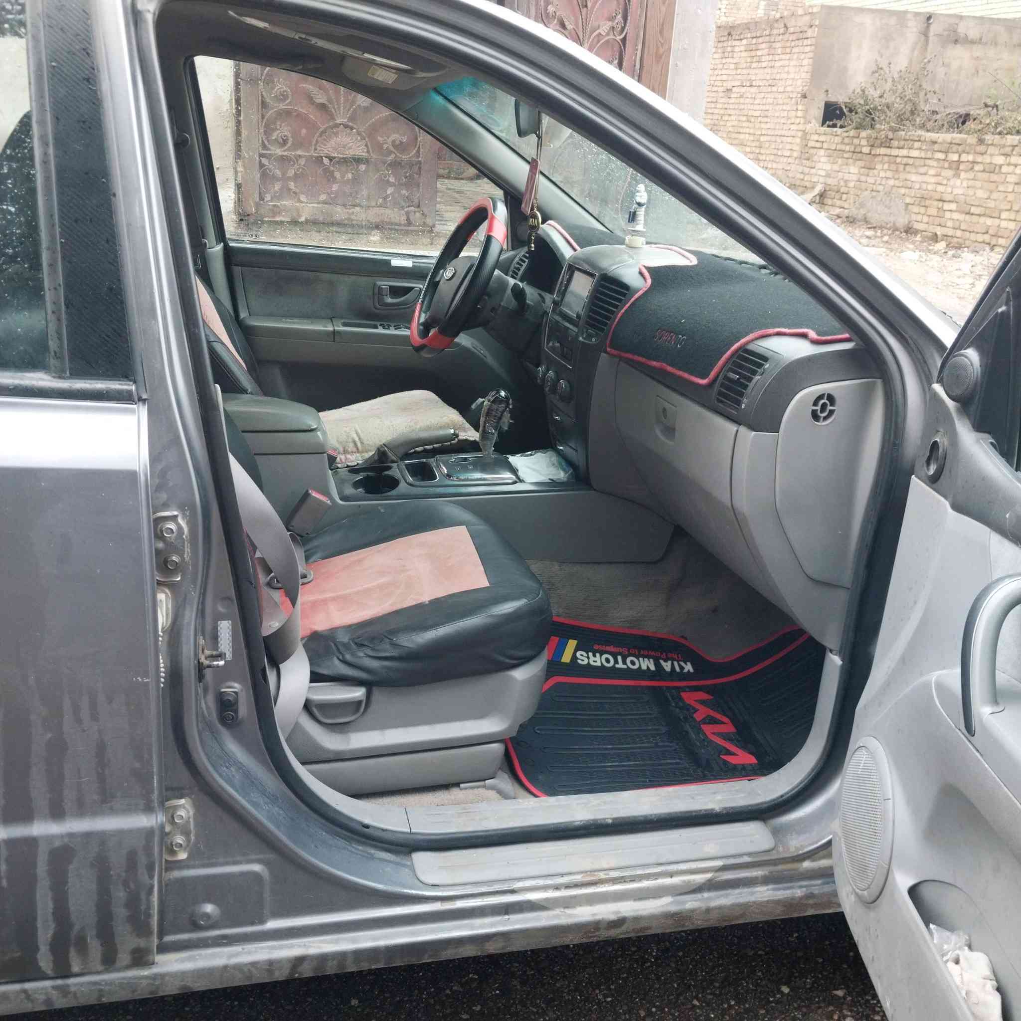 كيا سورنتو موديل ٢٠٠٧ رصاصي تبريد غرفه نظيفه صدر حلو بغداد انكليزي كير اوتوماتيك محرك ٣.٨ من الاخير مال اخ الاخوه بغداد الحسينيه قرب دكتور جعفر موبايل *********** واتس اب السعر ٩٠
