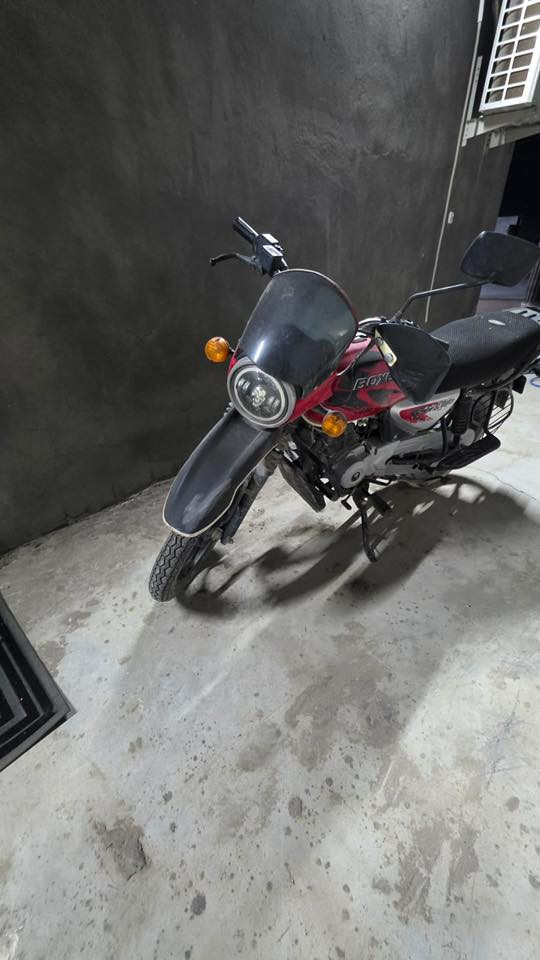 السلام عليكم دراجه بوكسر موديل 2020 للبيع اوراقها كامله يعني تترقم  للبيع عايفها كاتلها التراب  نضيفه تجي تشوف بعينك  مكاني بغداد قضاء الحسينيه سعر ١٧٥٠ وبيها مجال
رقم /***********
