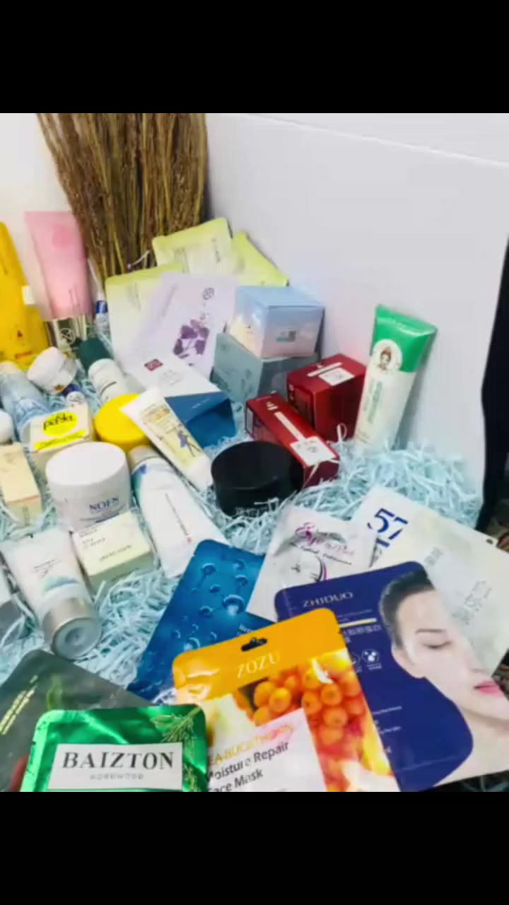 اكثر من 70 قطعة عناية كلها مرتبة وحلوة 95 الف وبيها مجال اكسباير بعيد وكلها كوري اصلي باركود تواصل خاص او واتساب ***********
