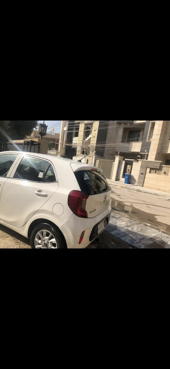 مرحبا إخوان ,,
كيا بيكانتو خليجي موديل 2020 
لون ابيض 
رقم بغداد بإسم زوجتي
ويل كب ,, جام كهرباء عدد 4
كاميرا أمامي و خلفي ,, اشاير بالمري
و حساس خلفي فقط ،، مري كهرباء و شفط
ماسحة خلفية ،، تحكمات ستيرن جهتين
ماشية 69500 كلم
شاشة اصلية حجم كبير لمس ،، سماعة سقف
اييرباك عدد 2 ،، مقاعد مخمل
GPS ,, سويج شخاطة ريمونت عدد 2
صيانة كاملة سويتلها و باتري جديد و فلاتر و دهن 
الدعامية الامامية و الخلفية بيهن ملاحظات 
السيارة بدون حادث او صبغ او تبديل او تعديل
السعر 11800 $ دولار 
بغداد الكرخ 
رقم الهاتف / ***********
تحياتي
