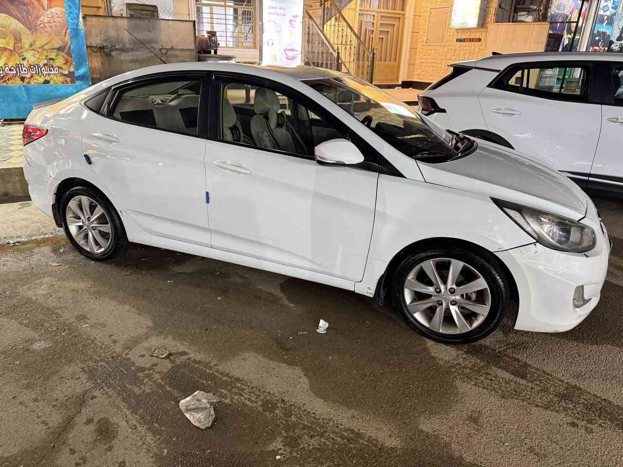 السلام عليكم من رخصة الادمن 
هونداي اكسنت للبيع  2014 خليجي مفولة السيارة ماشية 117 الف مال بيت السيارة ما اطلع بيها و مداريها اي نقص مابيها باتري فيت بام بلكات مجاول كهربائيات كلها جديدة بالاضافة الى تخم تاير جديد سعرها 112 ورقة  يعني 11،200$ سيارة متعبك تاخذها و تدعيلي  عنواني الدورة الميكانيك متواجد من 6-12 مساءاً 
و من 11 الصبح لل 5 العصر بالكرادة شارع النضال 
***********
