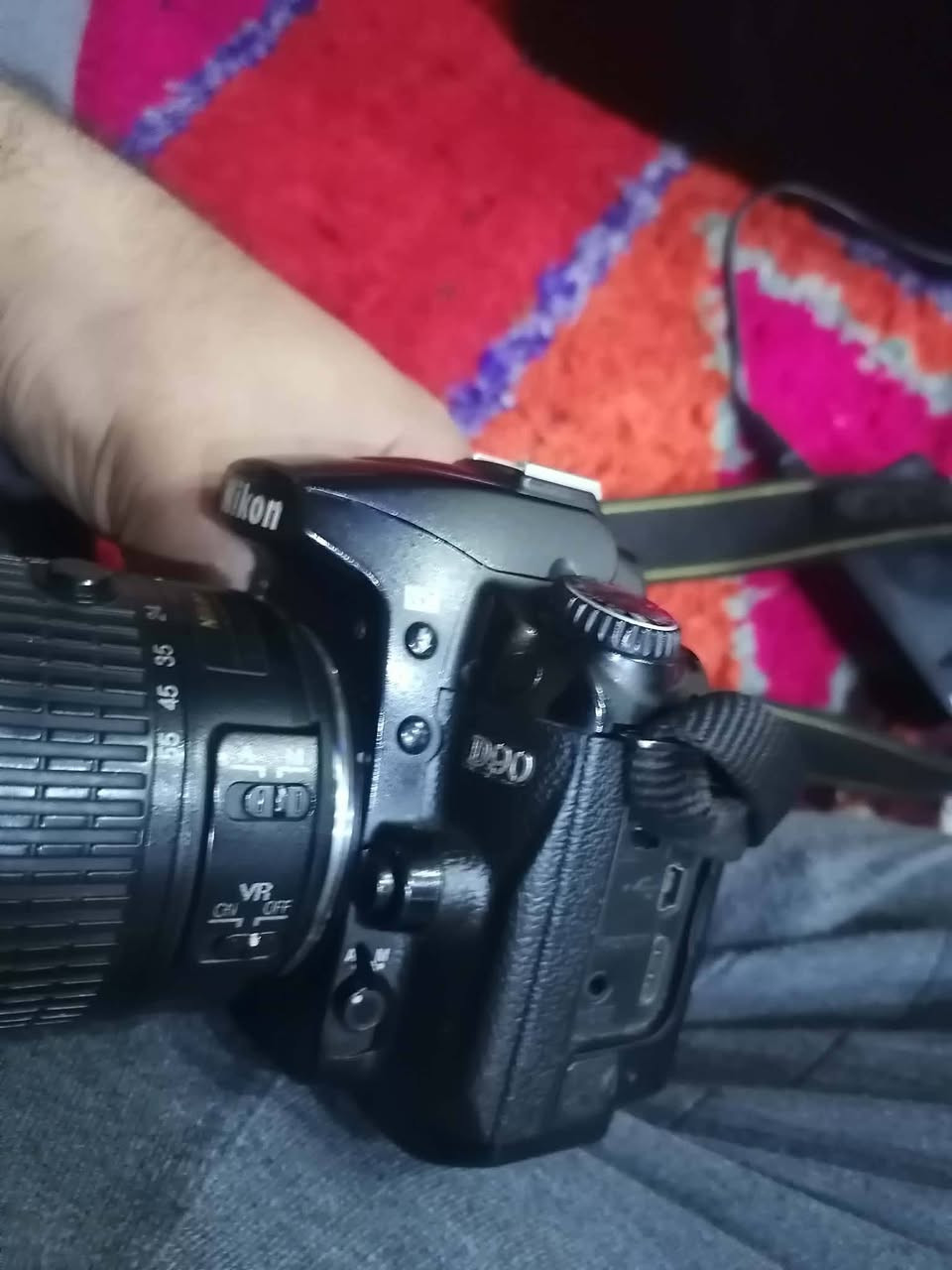 سلام عليكم عدي كامره جديده لبيع  نوع  نيكون D90 الزون 55 وياهه شاحنه وجنطه سعره 300 مكان الديوانيه قضاء الشافعيه  مكلف بنشر اتصل ع رقم راعيه *********** بي واتساب
