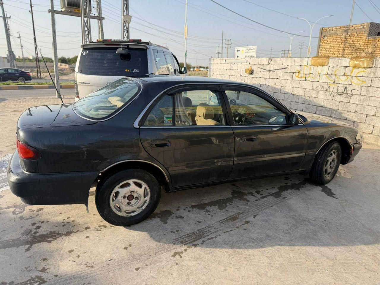 سوناته 93بيها رواجز مكينتها تعبانه 
دواخلها نضيفه كلشي شغال تبريد بيه نقص غاز 
كير عادي 
مكاناها الناصريه سنويه ل27
***********
سعر 28
