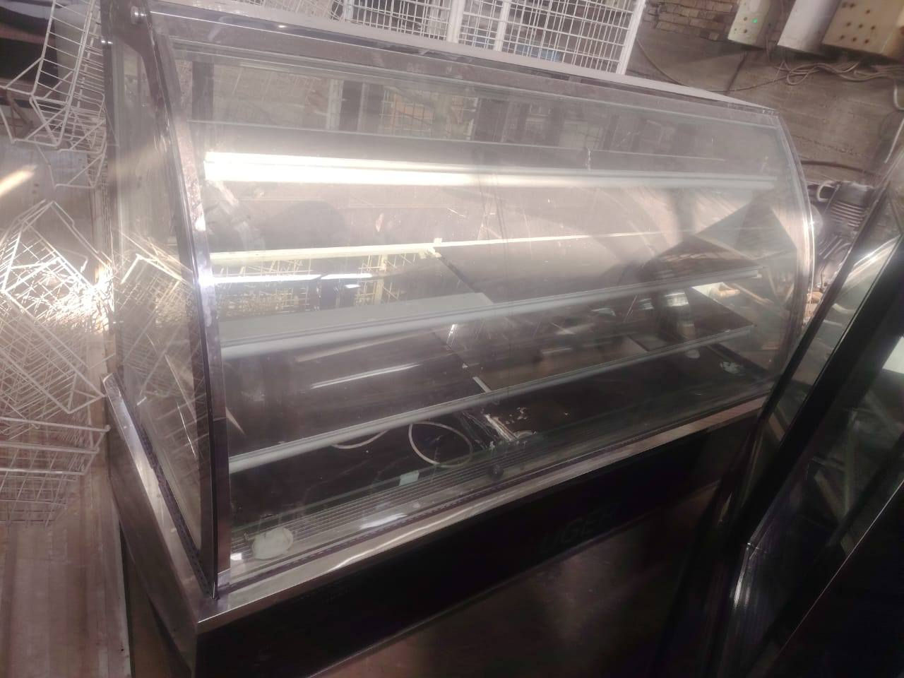 عارضات كيك واجبان ومقبلات للبيع المكان بغداد عوريج الصناعية *********** واتساب
