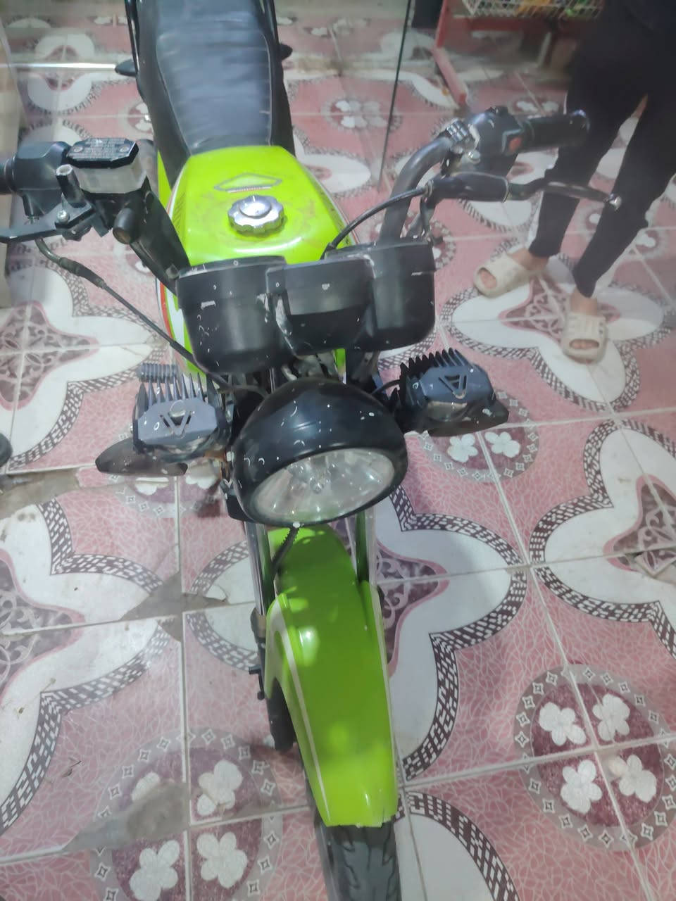 سلام عليكم.
 دراجه شانك موديل 2023
نضيف مكينه ما مفتوحه 
اوراق اصولي 
800وبيها مجال مكاني طوريج 
***********
