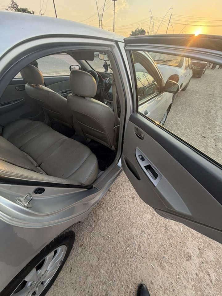 السلام عليكم بي واي دي البيع سيارة موديل 2016 سيارة كلش حلوه رقم بغداد انكليزي سيارة فول بصمه شاشة كأمره تحكم ستيرن داخل جلد بصمت ابواب  سياره محرك 1800 ماشاءالله تبريد ثلج  سياره كلش حلوه سيارة كير محرك صدر تايرات باتري كله مكفول سيارة كلش حلوه وجاهزه مابيه ي نقص السعر 64$ مكان سيارة بغداد بعقوبة او ديالي خانقين ***********
