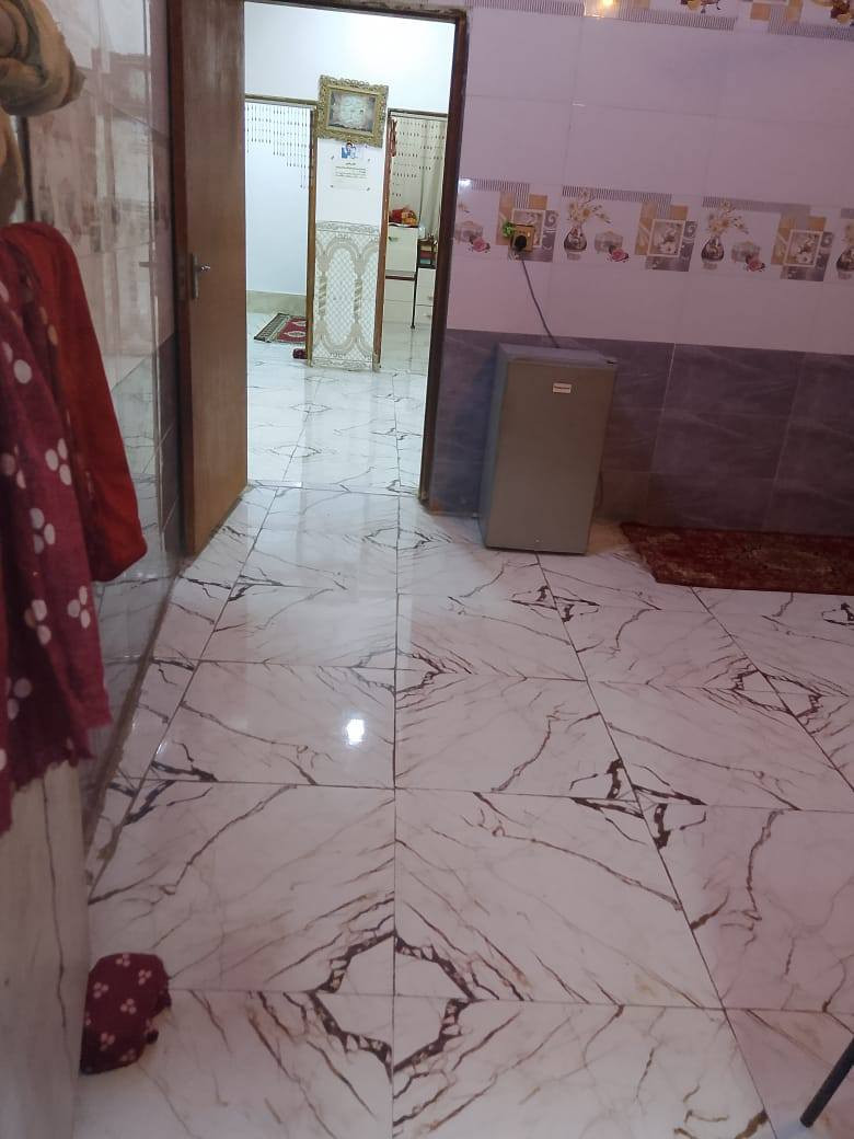 سلام عليكم بيت للبيع بنأء حديث غرفتين وصاله ومطبخ واستقبال مساحته 250 مكان البيت ع طريق شريكات جاي من بيت ابو مجاهد بل بدايه كافت ال خدمات موجوده بنأء طابوك كونكريت *********** ***********
