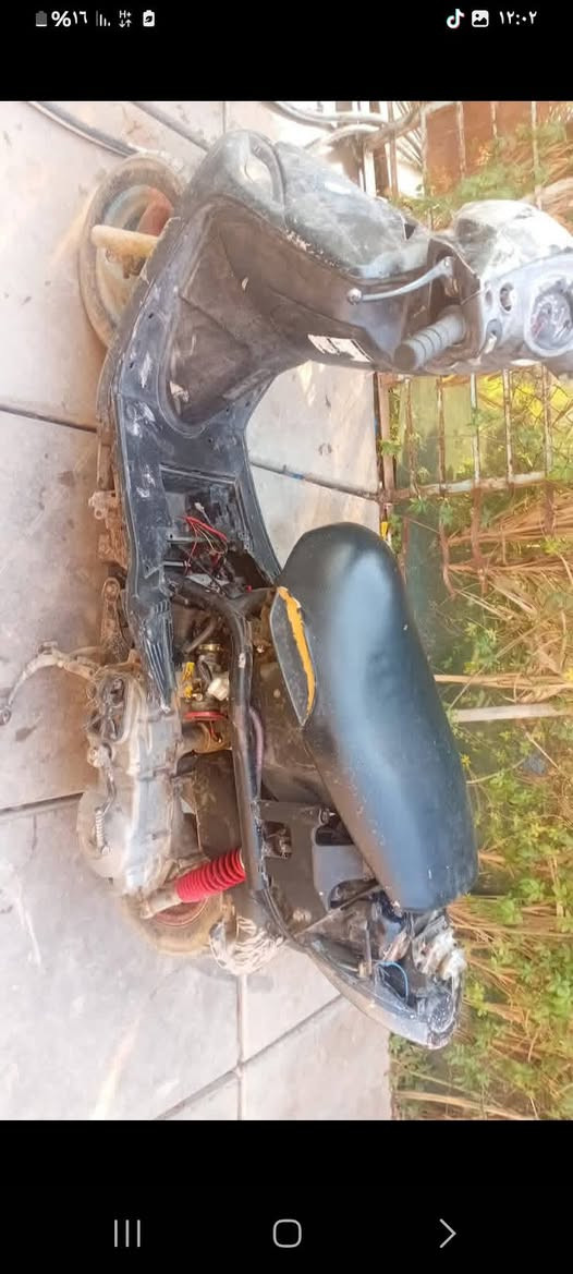 السلام عليكم اخوان دراجه ماكس 140 عرضها للبيع بها نقص كفرات ونقص كهربائيه الدراجه خير من الله السعر 250او بيه مجال  لطيبين ***********وتساب
