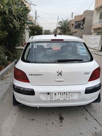 عندي سياره بيجو 307 موديل 2004 لون ابيض السياره بلاديه بيها صبغ جوه قب...