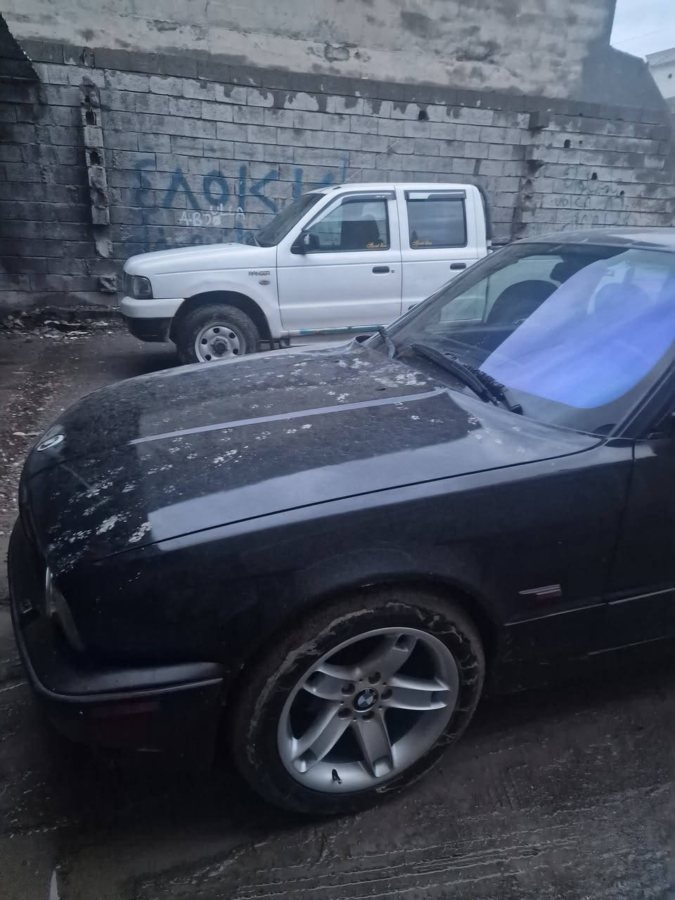 BMWمۆدیل1990مکینە 525گێر ئۆتۆماتیك سلایت 2جام کارەکارەبای تحویل برانە وە وەرگە ڕان بەشەرت سە یارەکی بێ کێشەیە 8وەرەقە غرامەی لەسەرە پاش محامەلە دەیگێرمە وە بۆت لە هەولێرم سحری 52وەرەقە ژ م ***********
