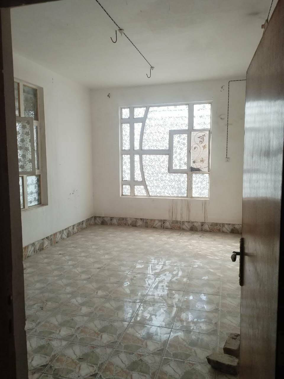 بيت للايجار 100 متر
نجف حي النداء شارع المجمعات عمود 54 
قرب علوة تفاحه..تعبر مول بغداد..
.... طابقين...
الطابق الاول يحتوي على غرفة وصالة ومطبخ واستقبال وصحيات.
الطابق الثاني يحتوي على غرفتين وصالة وصحيات..
البيت كونكريت مسلح كاشي وسيراميك..
سعر الايجار 300 الف 

*********** راسلوني واتساب
