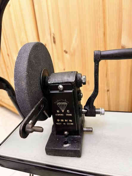 السلام عليكم 
للبيع كوسرة ثابتة صيني قديم عندي قطعتين سعر القطعة الوحدة 60 ألف 
متوفر توصيل 🚚  للاستفسار  ***********
