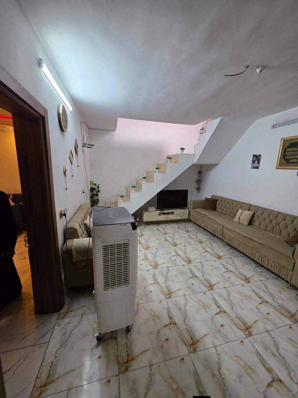 بالتقسيط 
دار طابو صرف شرط تحويل 
محجوز لصالح مصرف العقاري 
مساحته/200م واجه 10م
السعر كلي /160مليون 
مقدمه/85مليون 
وباقي مطلوب للمصرف العقاري/75مليون يدفع على شكل اقساط 438الف شهريا 
موقع /حي الاسرى المفقودين -قرب جامع مصعب بن عمر
للاستفسار/***********
