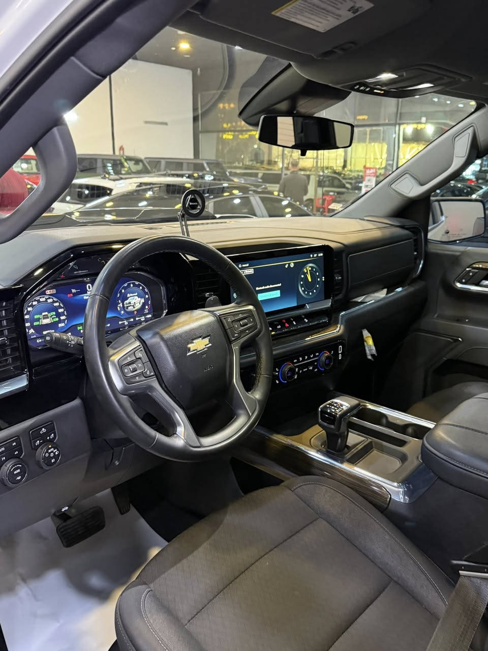 سلام عليكم

شوفرليت سلفرادو لون ابيض 

موديل 2024

سيارة 4×4 فورويل مرغوب 

باب طويل بدي قصير المرغوب 

موصفات LT 

تحديد مسار

رادار امامي 

مانع تصادم امامي

Apple carply wireless 

Android auto wireless 

تدفئة مقاعد 

تدفئة ستيرن 

كروز سرعه تفاعلي 

بيه نظام WIFI 

تشغيل عن بعد 

فتح قفل ذكي بدون مفتاح 

لايت auto beam ذكي

محرك -5.3  -8سلندر

و بعد بيه هواي موصفات خير و بركة 

السيارة مرقمة اربيل  

مكان السيارة اربيل شارح ١٠٠ محراز پاسنجر 

ماشية 32000 ميل 

الاضافات 

كفر حوض جلد اصلي 

عليه سوش بانل امريكي خارجي وايرلس 

0773 443 6969

0750 835 3939
