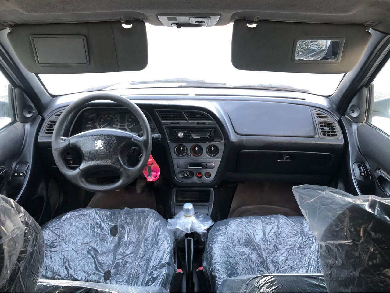 هەرزڵنترین نرخ 
سەیارەیەک 2001 ئاڕم بەنزین زۆر زۆر کەم ئەخوا
$15 کۆتای        رانیە         *********** ڤایبەر و واتس ئاپی لەسەرە
بیجۆ فەرەنسی 306 مۆدێل 2001 ئاڕم پلاستیک سلێمانی هەمو کوردووستانی پێ بگەڕێ بێ کێشەیە
مەکینە Z6 ی مەغوب ی بەخ
کامل ئەشیای تەبریدی پێوە ماوە بەڵام ئیش ناکە
پێش و پشتی بێ لێدراوە سەقفی زۆر جوانە
کامل لایتی ئیش ئەکا گەرمی و فڵچەو لایتی مەزبوتە
موس و بڕاوە وەرگەڕاو بەشەرت
گێر مەکینە کارەبای و تندو تۆڵی بەشەرتی تەرای بەدڵی خۆت لێی خوڕە
بەخە پاوەرە جام کارەبایە
سەیارەکە لێخوڕینی زۆر خۆشەو زۆر بەهەڵمەتە ماڵی فەقیر و دۆستە رانية, السليمانية
