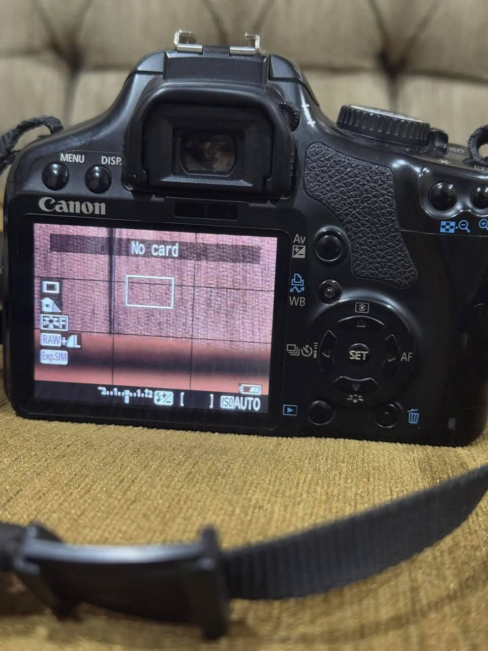 كاميرا كانون d450
عدسة 18-55 
ملحقات جنطة وشاحنة وحامل الكتف
ما بيها اي خلل او عطل
السعر قيم واخذ $$
عنواني البصرة 
رقم الهاتف ***********
ما متواجد على الفيس
