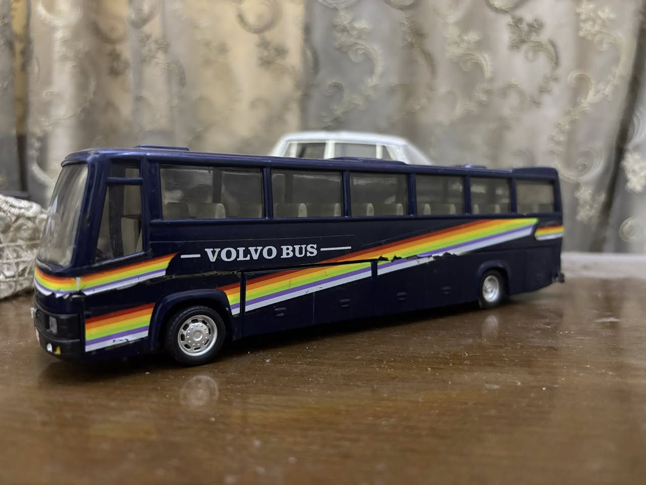 Volvo Bus 

صنع في إسبانيا 🇪🇸 قطعة نادرة 
حديد بالكامل وزن ثقيل جداً
الحجم 1:50 

السعر 28 الف

للحجز على الخاص او على الرقم ***********
