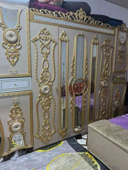 سلام عليكم غرفه تركيه للبيع شوف العين نضيفه والميز مال الجرباية الثاني موجود سعرها 950 الف وبيها مجال بسيط للتواصل ***********
