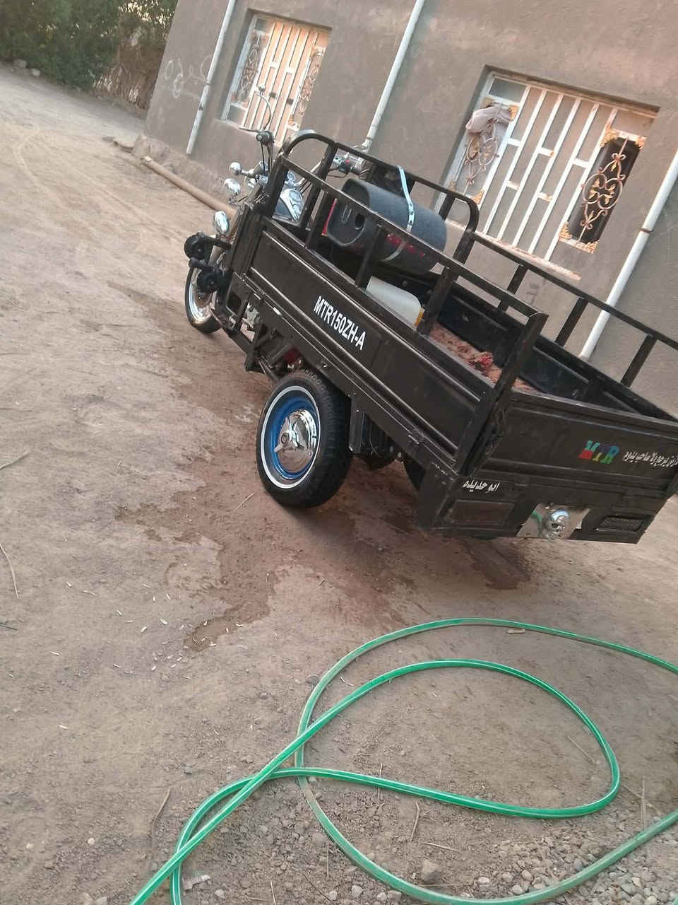 سلام عليكم ستوته للبيع موديل 2014 اوراق اصولي محرك 24 جديد نظيفه الستوته شاصي واكسن كفاله الستوته كلها كفاله عامه السعر 1600 وبيها مجال  ***********
