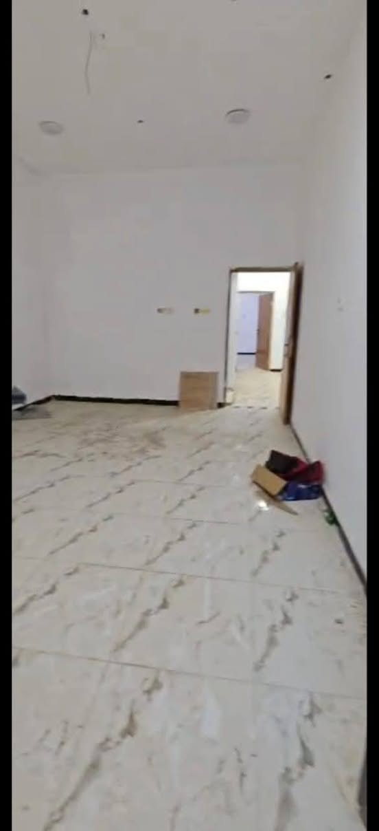 السلآم عليكم ورحمة الله وبركاته تحيه طيبه *********** يعلن مكتب عقارات النور الذهبي عن توفر لدينا بيت للبيع بناء جديد بناء حديث 2025  كامل تسليم مفتاح يحتوي على غرفتين مع حمام كل غرفه صاله مطبخ صحيات استقبال طابو زراعي وكيل عراقي العنوان ابي خصيب ابو جوزي يبعد عن سايدين كيلو متر و طريق الثاني من ام نعاج السعر البيت 100 مليون وبيه مجال للستفسار ***********
*********** يوجَد وتساب علي الرقمين
