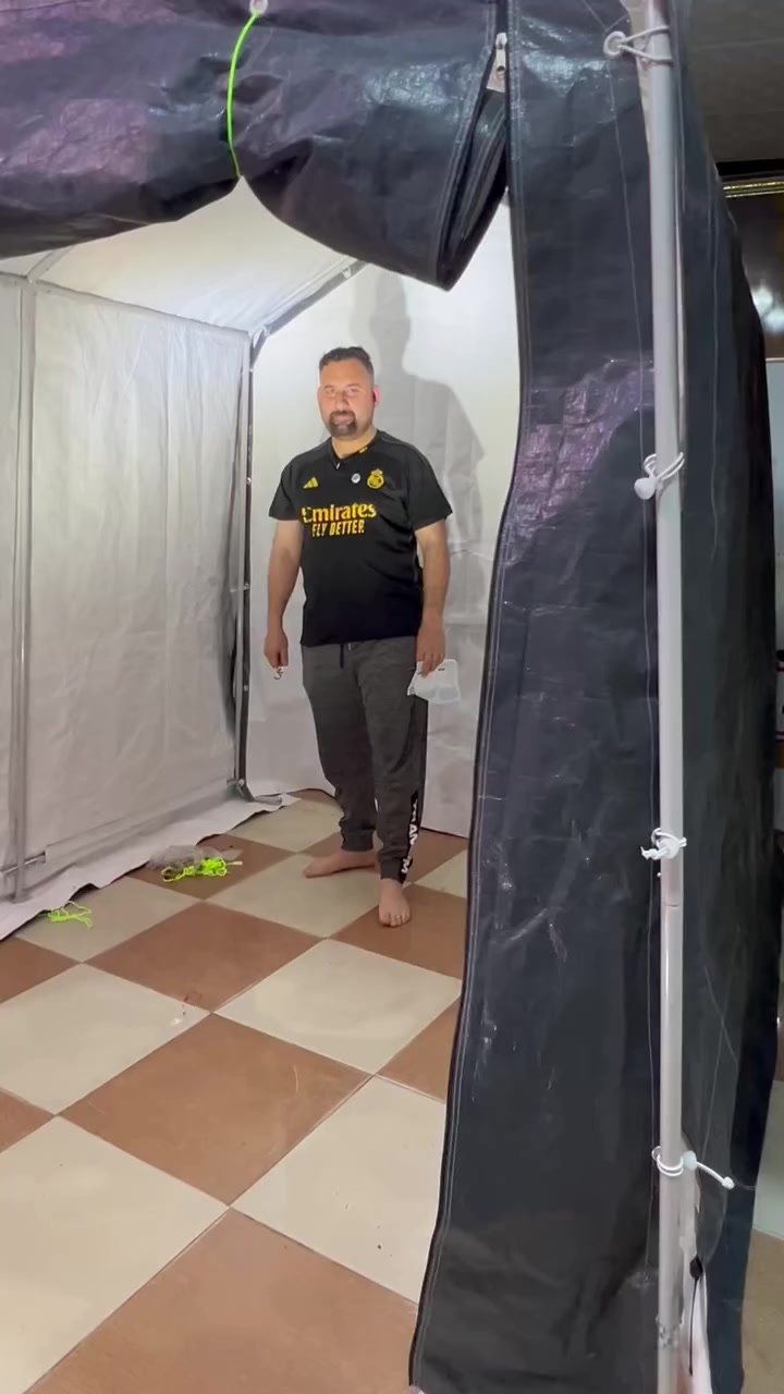 سلام عليكم 
خيمه جلد بلاستك مطري 
القياسات 250في250 في250 
طول وعرض وارتفاع
***********
توصيل  متوفر
