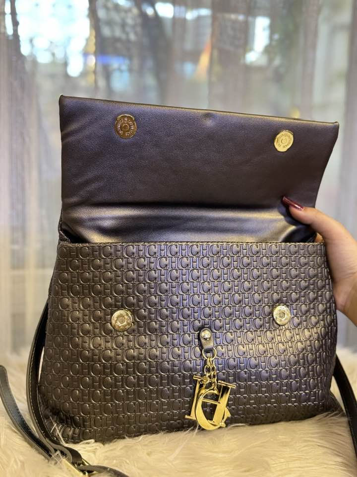 حقيبه ماركه CH امريكيه للمصممه كارولينا هيريرا


**إذا كنت صاحب هذا الإعلان وتريد حذفه لأي سبب، رجاءا أرسل رسالة إلى الدعم الفني**